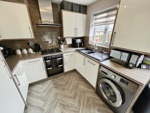 Kitchen- click for photo gallery